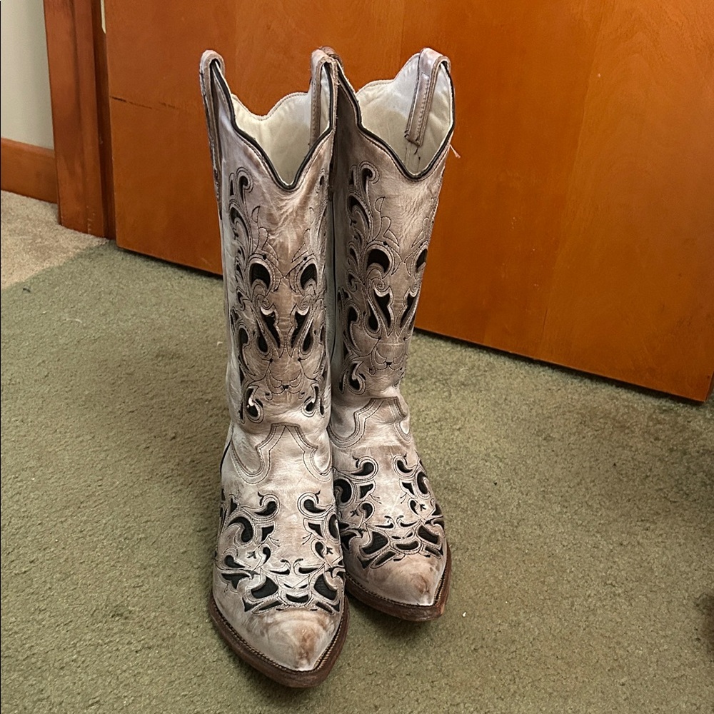 J.B. Dillon White and Black Heeled Boots